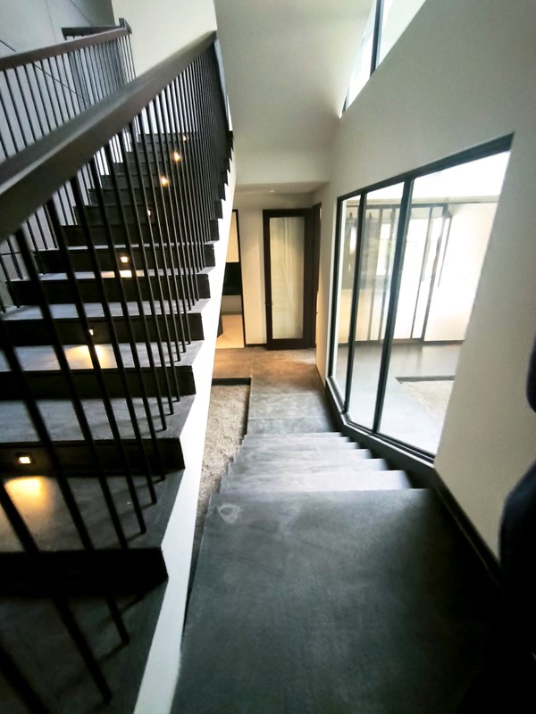 DIJUAL RUMAH MEWAH MODERN BARU GRESS BUKIT GOLF INTERNATIONAL CITRALAND SURABAYA