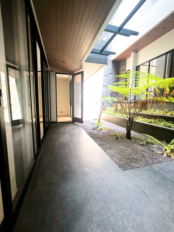 DIJUAL RUMAH MEWAH MODERN BARU GRESS BUKIT GOLF INTERNATIONAL CITRALAND SURABAYA