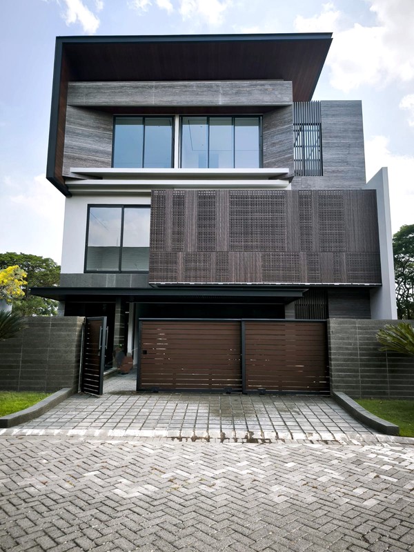 DIJUAL RUMAH MEWAH MODERN BARU GRESS BUKIT GOLF INTERNATIONAL CITRALAND SURABAYA