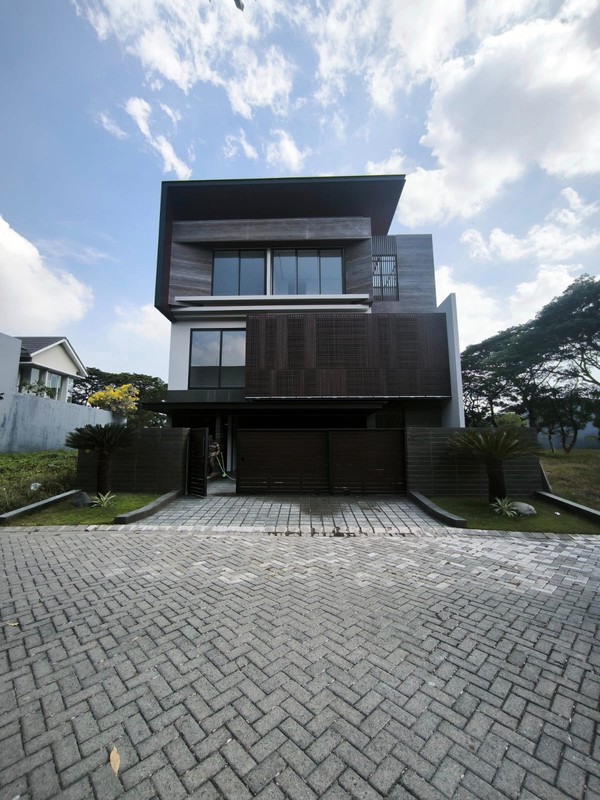 DIJUAL RUMAH MEWAH MODERN BARU GRESS BUKIT GOLF INTERNATIONAL CITRALAND SURABAYA