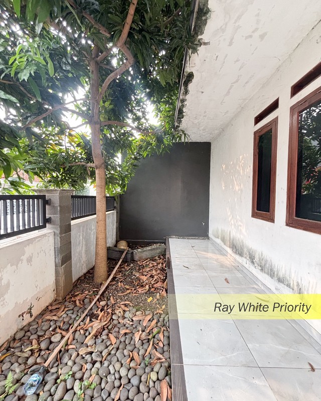 RUMAH ASRI SIAP HUNI DI KOMPLEK BNI JLN SWADARMA, JAKARTA SELATAN