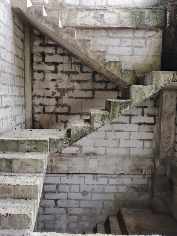 Dijual Bangunan utk kost- kos an sdh jd struktur 3 1/2 lantai.   Lokasi strategis di Pd Pucung. Shm. Dekat ke area ps modern sek 7, RSPI bintaro, area kuliner freshmart , perkantoran .