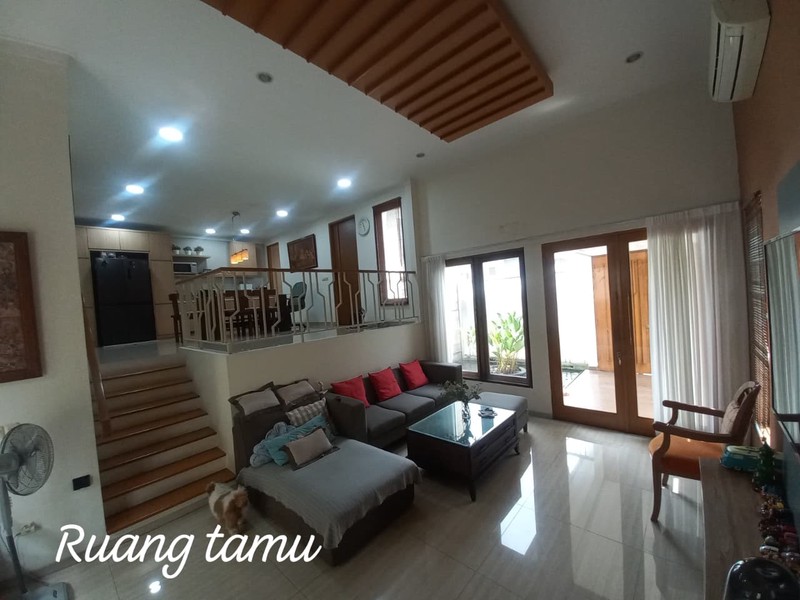Rumah rapi  split level di Nusa Loka BSD