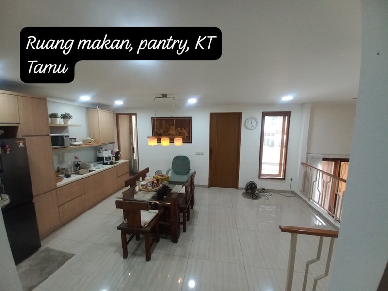 Rumah rapi  split level di Nusa Loka BSD