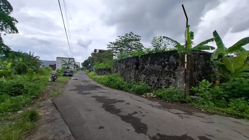 Dijual Tanah Seluas 1701 Meter Persegi Lokasi Strategis di Jl. Adi Sucipto, Depok, Sleman