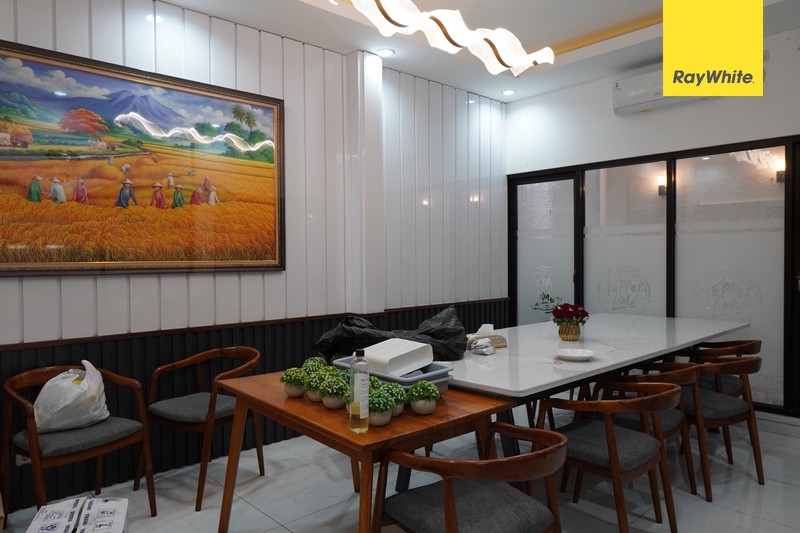 Rumah Ex Resto Disewakan Dijalan Pacar Surabaya