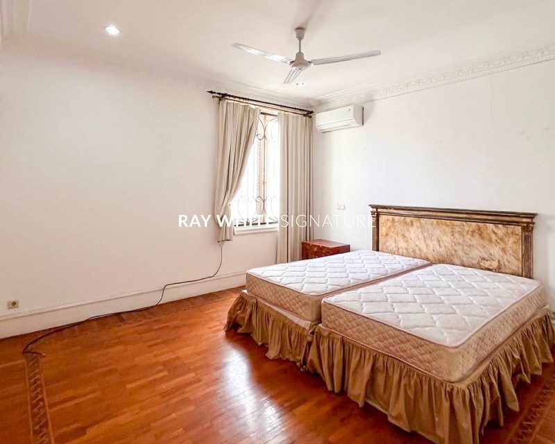 Dijual Rumah Mewah Lokasi Elite Mega Kuningan