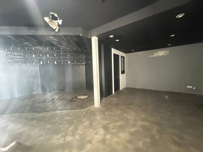 JUAL CEPAT dan MURAH Kantor Ex. Showroom Jl. Raya Diponegoro Surabaya Pusat