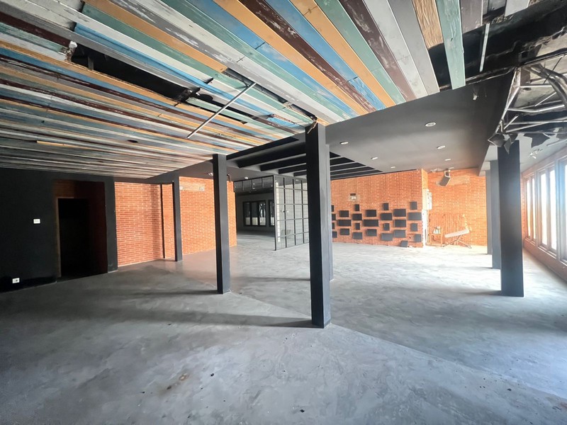 JUAL CEPAT dan MURAH Kantor Ex. Showroom Jl. Raya Diponegoro Surabaya Pusat