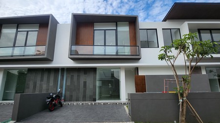 Dijual Rumah New Gress Park Avenue Dian Istana Wiyung Surabaya
