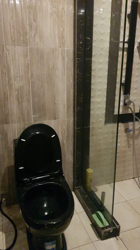 Rumah Luas 2 Lantai Dalam Komplek Asri dan Strategis di Cirendeu