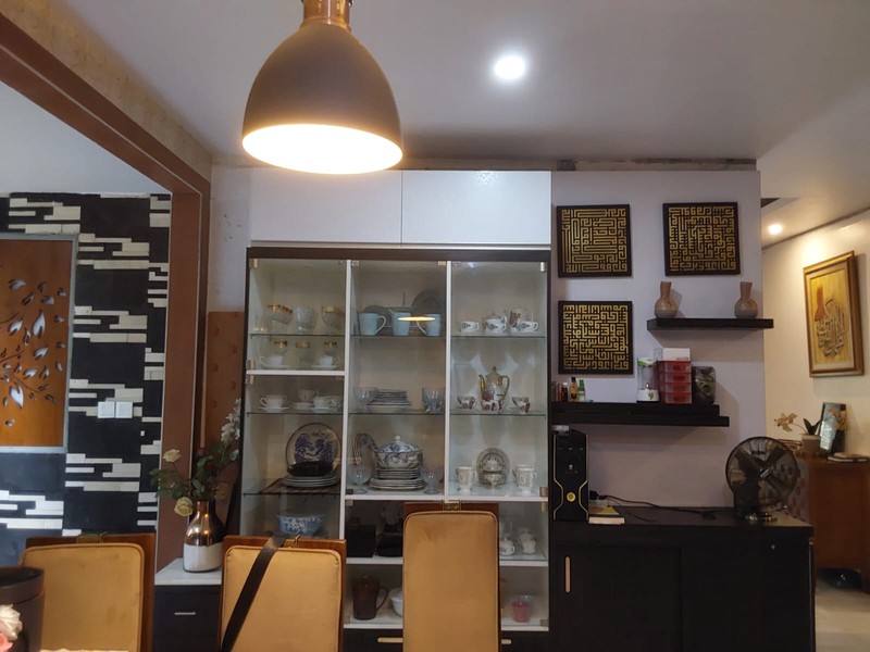 Rumah Luas 2 Lantai Dalam Komplek Asri dan Strategis di Cirendeu