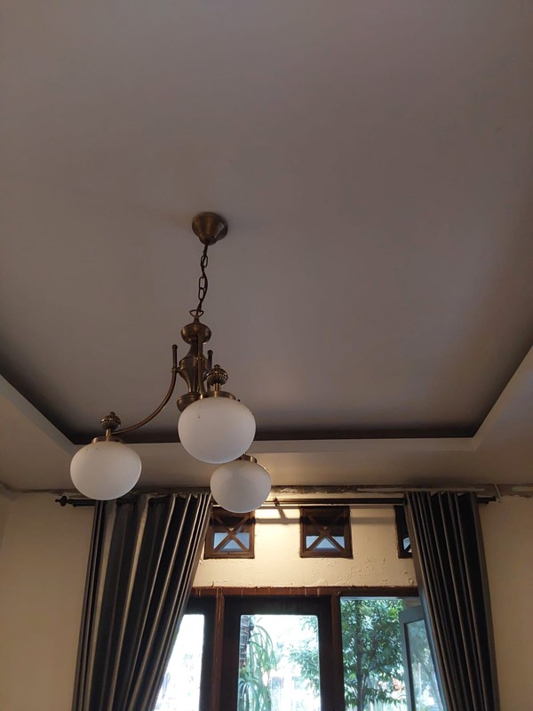 Rumah Luas 2 Lantai Dalam Komplek Asri dan Strategis di Cirendeu