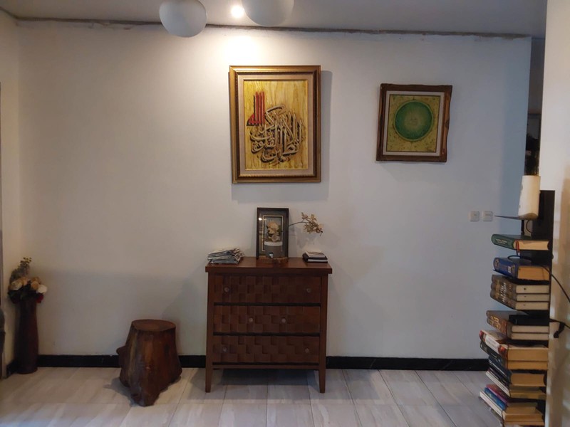 Rumah Luas 2 Lantai Dalam Komplek Asri dan Strategis di Cirendeu