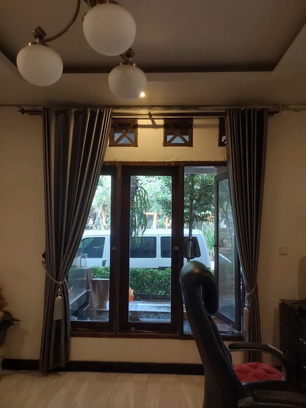 Rumah Luas 2 Lantai Dalam Komplek Asri dan Strategis di Cirendeu