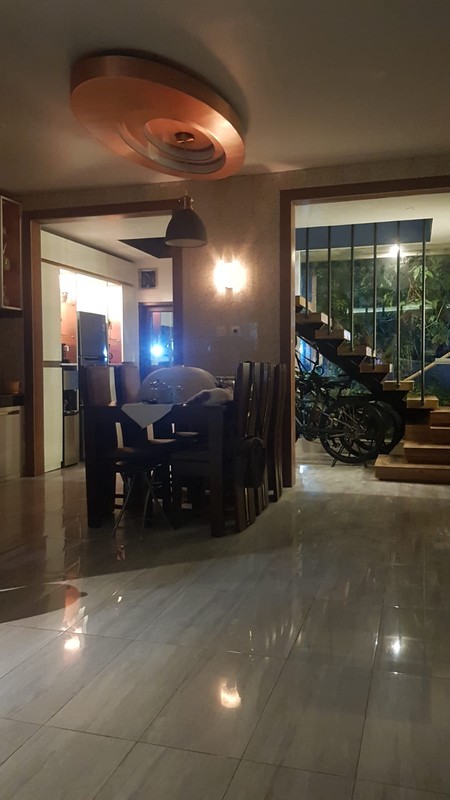 Rumah Luas 2 Lantai Dalam Komplek Asri dan Strategis di Cirendeu