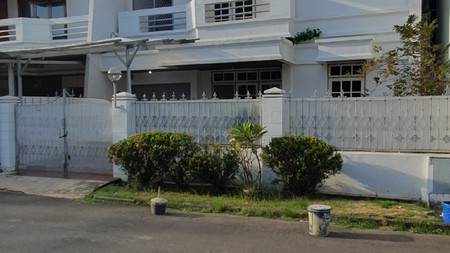 Rumah desain orisinil Summarecon di Janur Elok, Kelapa Gading. Rapih. Siap huni. 11x20m2