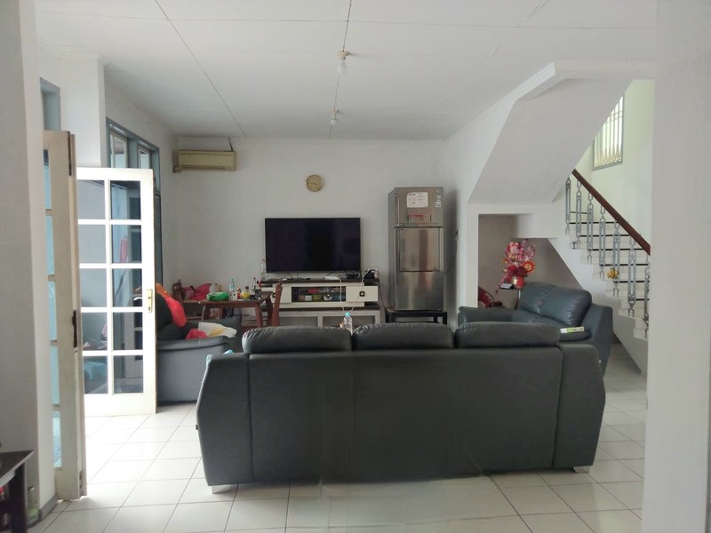 Rumah desain orisinil Summarecon di Janur Elok, Kelapa Gading. Rapih. Siap huni. 11x20m2