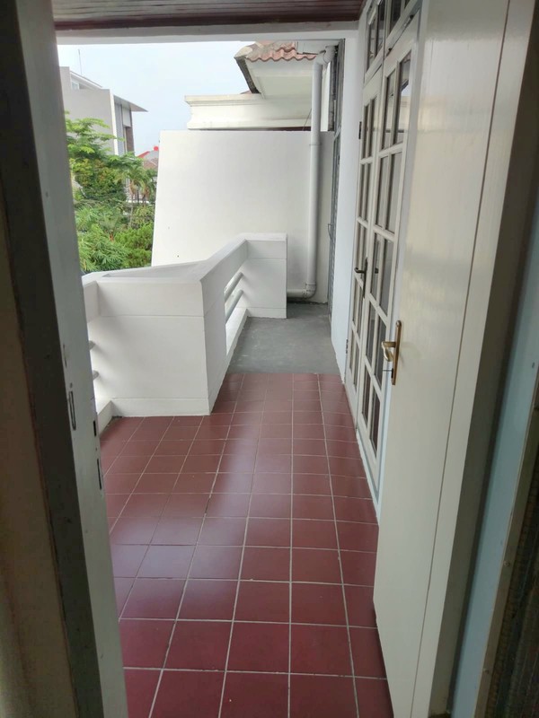 Rumah desain orisinil Summarecon di Janur Elok, Kelapa Gading. Rapih. Siap huni. 11x20m2