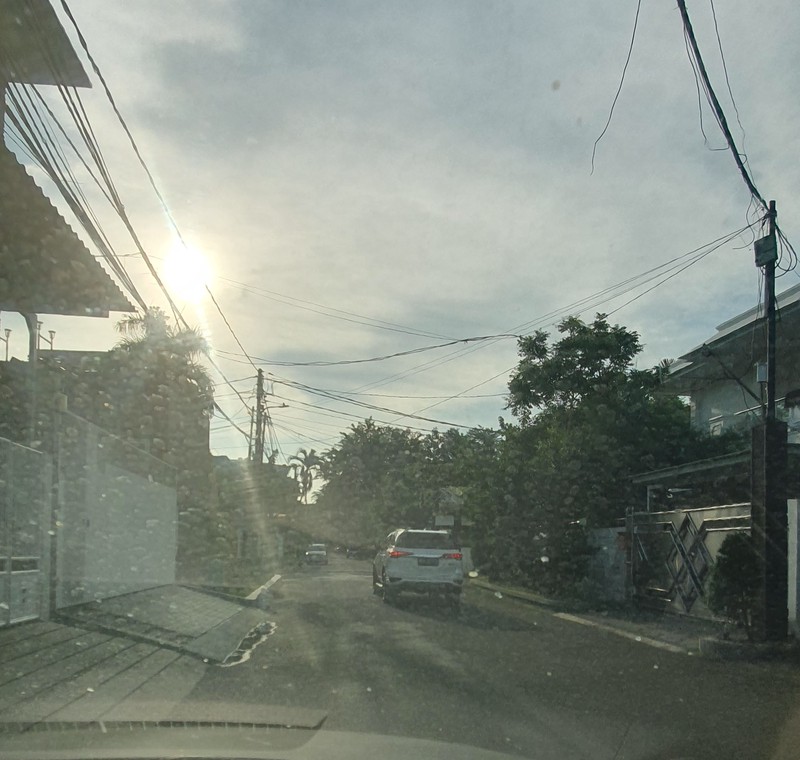 Rumah desain orisinil Summarecon di Janur Elok, Kelapa Gading. Rapih. Siap huni. 11x20m2