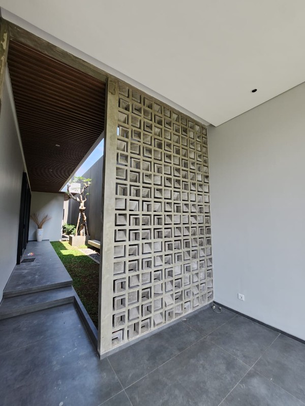 Dijual Rumah Baru Citraland Bukit Golf Mediterania - Somerset Dekat Uc, Pakuwon Indah, Graha Family, Pakuwon Mall