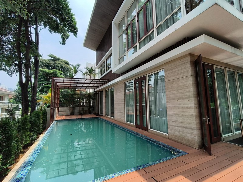 Rumah Hunian Elit Di Daerah Simprug, Jakarta Selatan