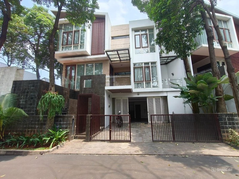 Rumah Hunian Elit Di Daerah Simprug, Jakarta Selatan