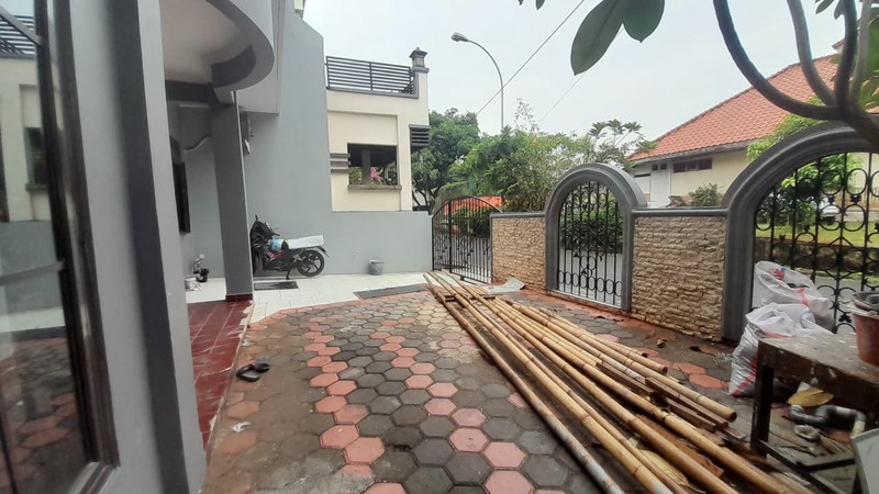 Rumah 2 Lantai Disewakan di Buaran Regency Duren Sawit