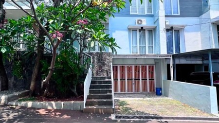 Rumah Mewah Dalam Cluster