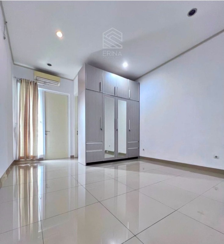 Rumah Mewah Dalam Cluster