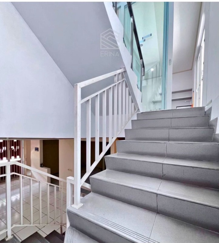 Rumah Mewah Dalam Cluster