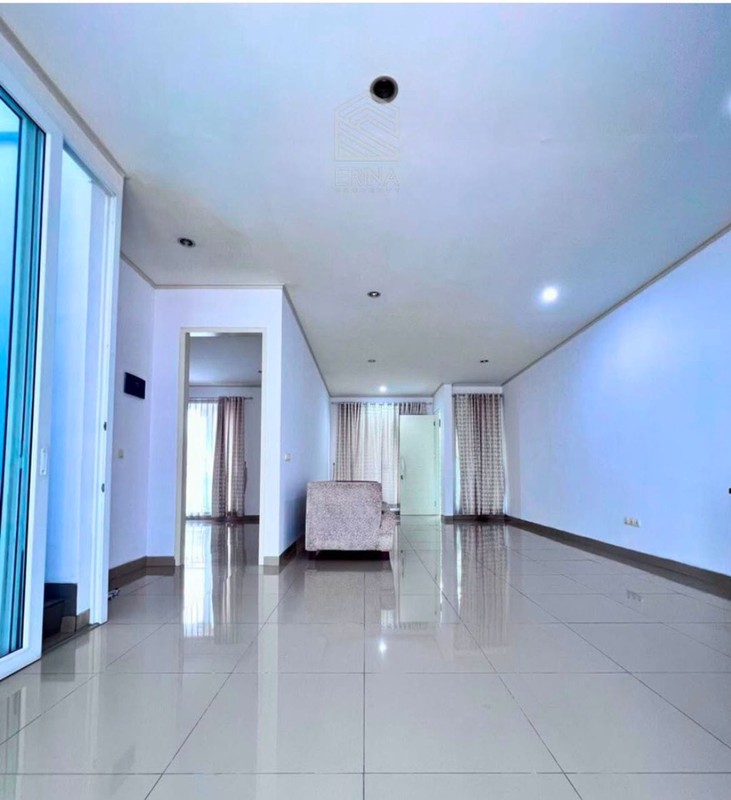 Rumah Mewah Dalam Cluster