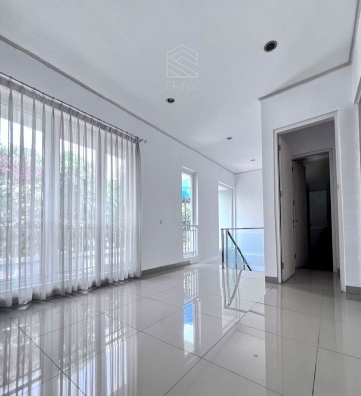 Rumah Mewah Dalam Cluster