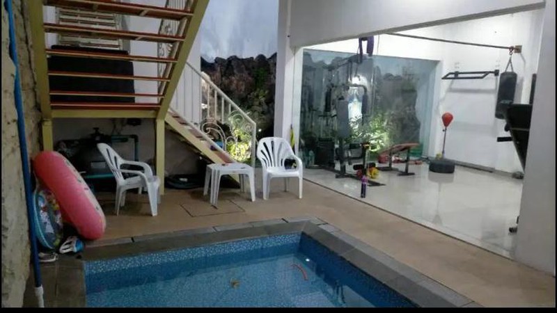 Dijual Rumah Pusat Kota di Jalan Petemon Surabaya