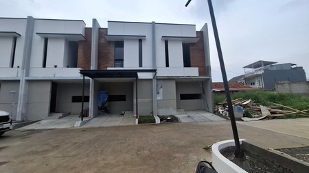 Rumah Baru 2 lantai , Murah 