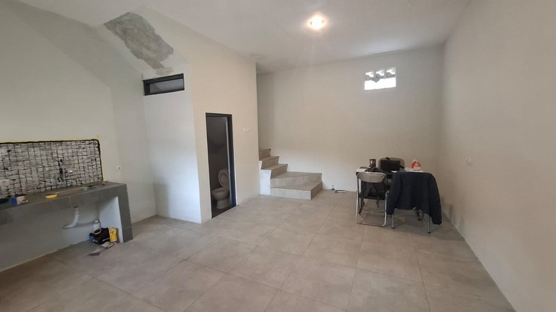 Rumah Baru 2 lantai , Murah