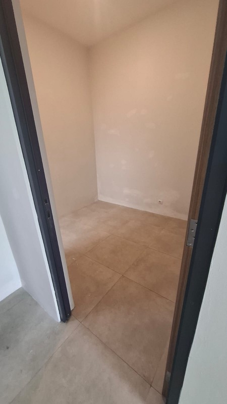 Rumah Baru 2 lantai , Murah