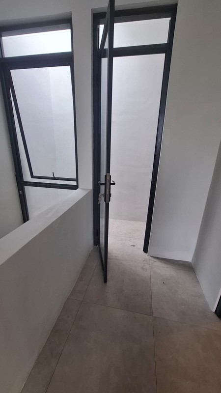 Rumah Baru 2 lantai , Murah