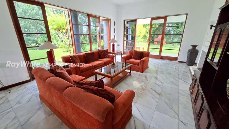 Villa Aristik - Full Furnished ( Gaya Mediteranian - Eks Ekspatriat, Australia )