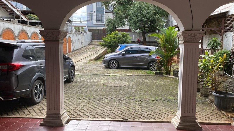 RUMAH PINGGIR JALAN RAYA CISALAK PASAR BISA UNTUK USAHA HARGA NEGO SEKALI