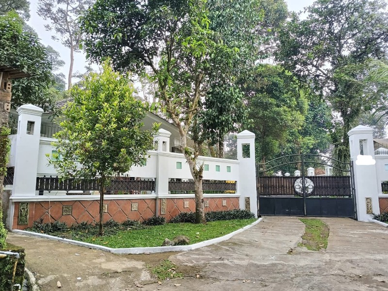 Villa Dekat Rancamaya Estate (Di dalam kebun buah & tanaman langka)