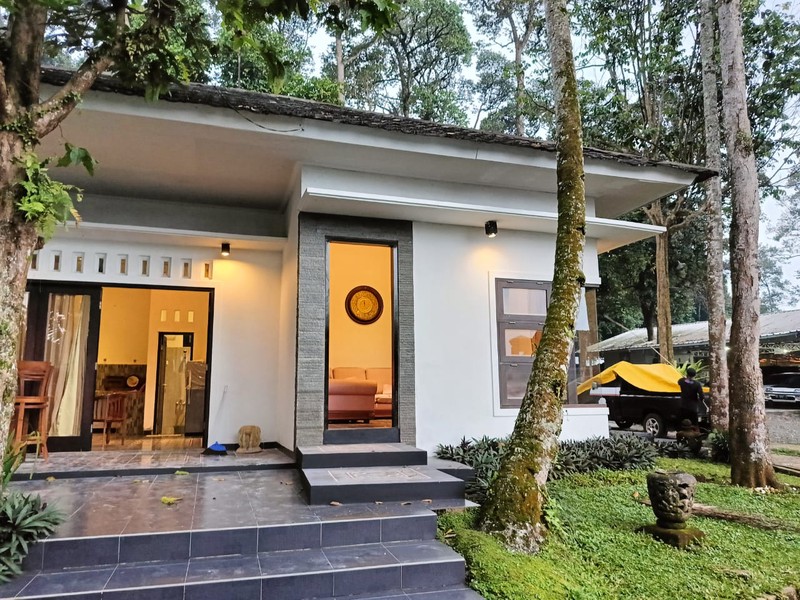 Villa Dekat Rancamaya Estate (Di dalam kebun buah & tanaman langka)