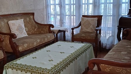 Rumah di Bukit Nusa Indah Serua Ciputat Dengan Halaman Luas