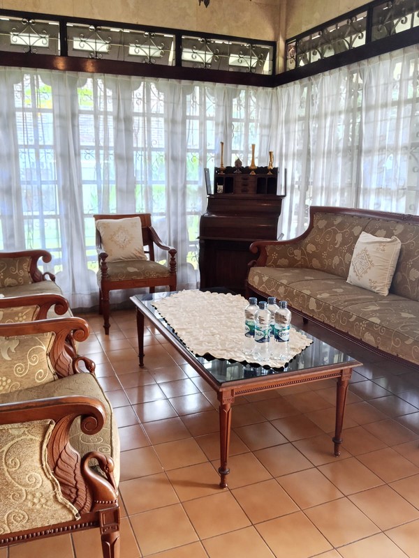 Rumah di Bukit Nusa Indah Serua Ciputat Dengan Halaman Luas