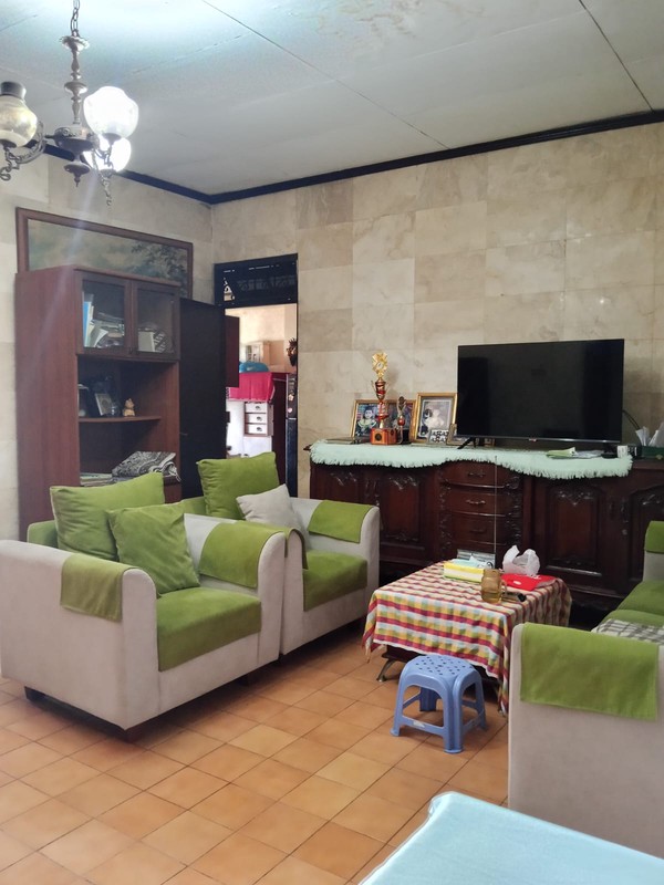 Rumah di Bukit Nusa Indah Serua Ciputat Dengan Halaman Luas