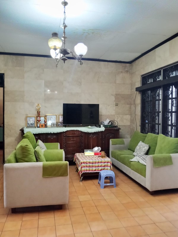 Rumah di Bukit Nusa Indah Serua Ciputat Dengan Halaman Luas