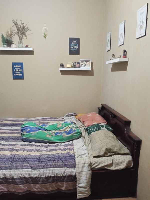 Rumah di Bukit Nusa Indah Serua Ciputat Dengan Halaman Luas