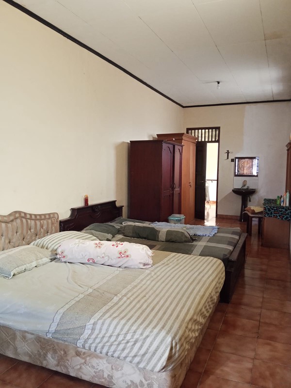 Rumah di Bukit Nusa Indah Serua Ciputat Dengan Halaman Luas