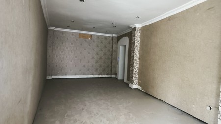 Disewakan Gedung Tiga Lantai  Ada Lift  Jalan Raya Mayjen Sungkono Surabaya Barat