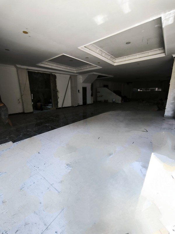 Disewakan Gedung Tiga Lantai  Ada Lift  Jalan Raya Mayjen Sungkono Surabaya Barat